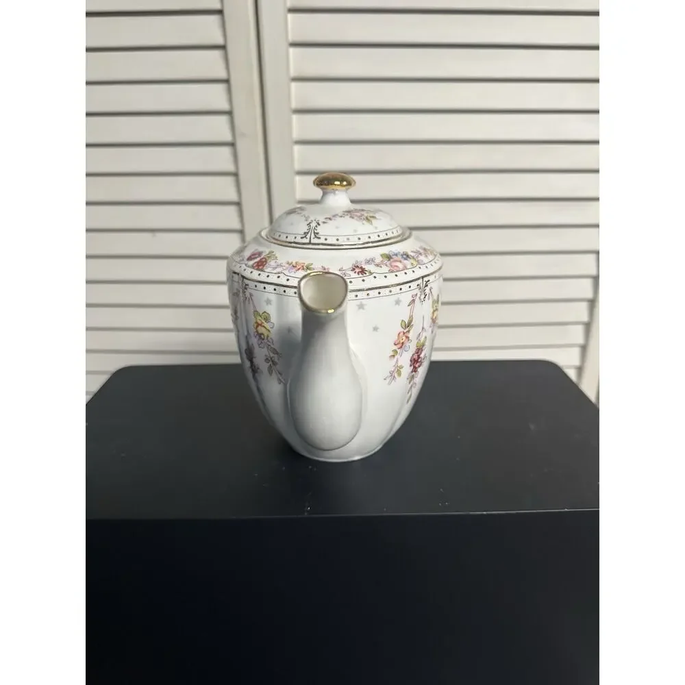 Global Design Collections Wade Williams Teapot Floral Garland Pattern White